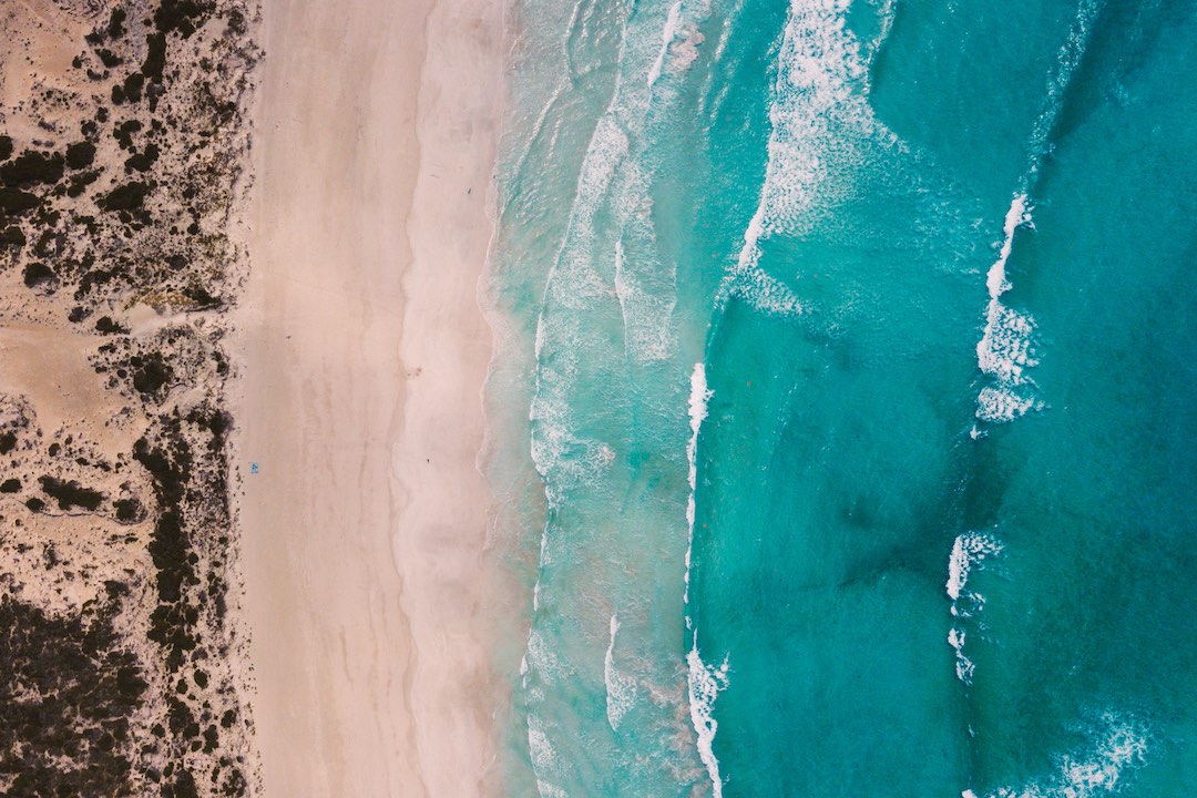 beach-photo-1515350681417-300dee45d0e9