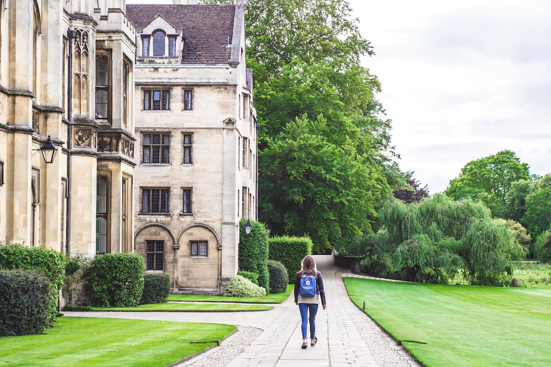 cambridge-student-victoria-heath-b7CRDcwfNFU-unsplash