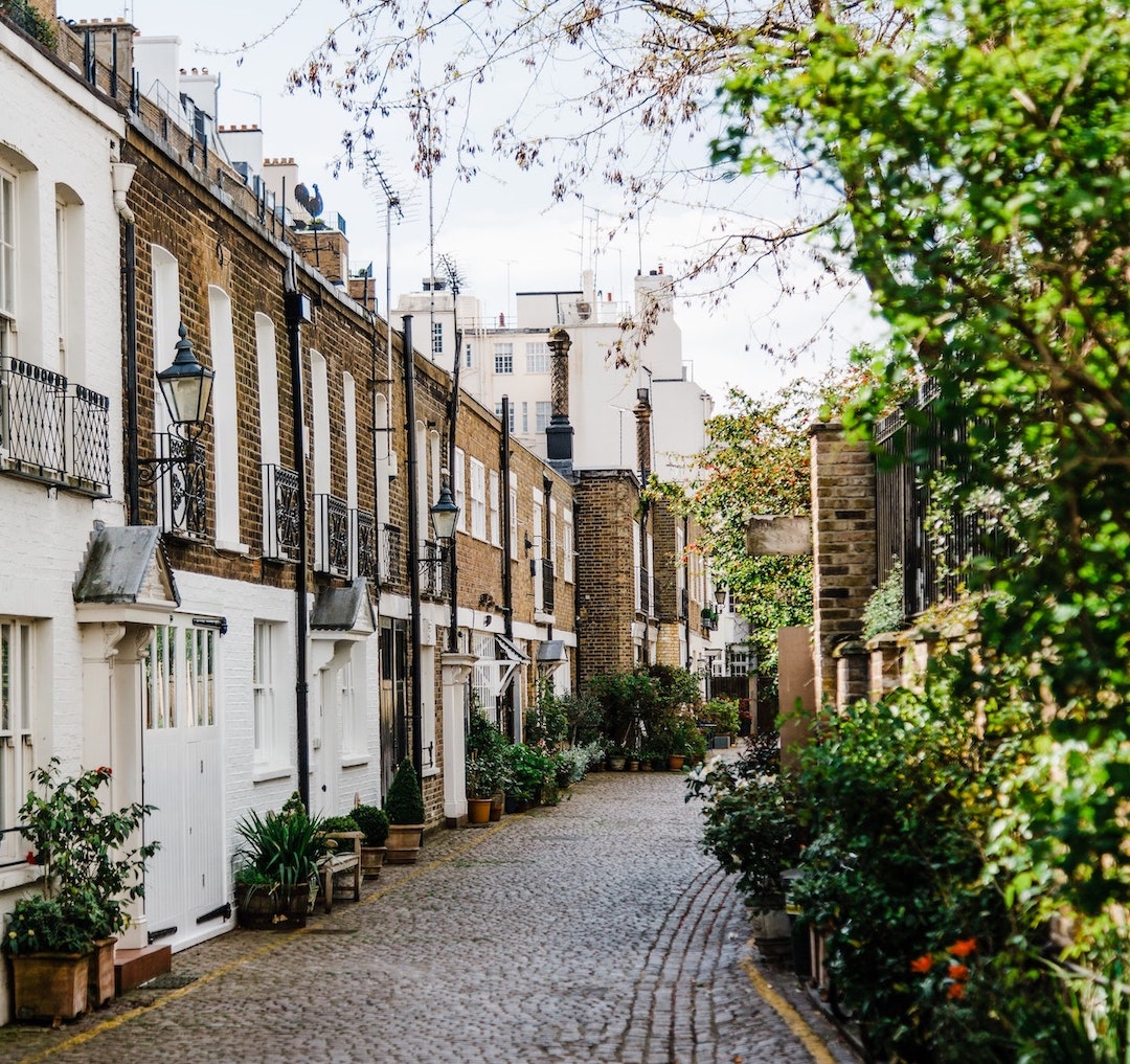 london-houses-bruno-martins-GkZvxVsHYWw-unsplash